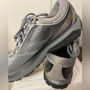 Brooks Ghost 10 Mens Size 9.5 D Gray Black Shoes Sneakers Running 1102571D034